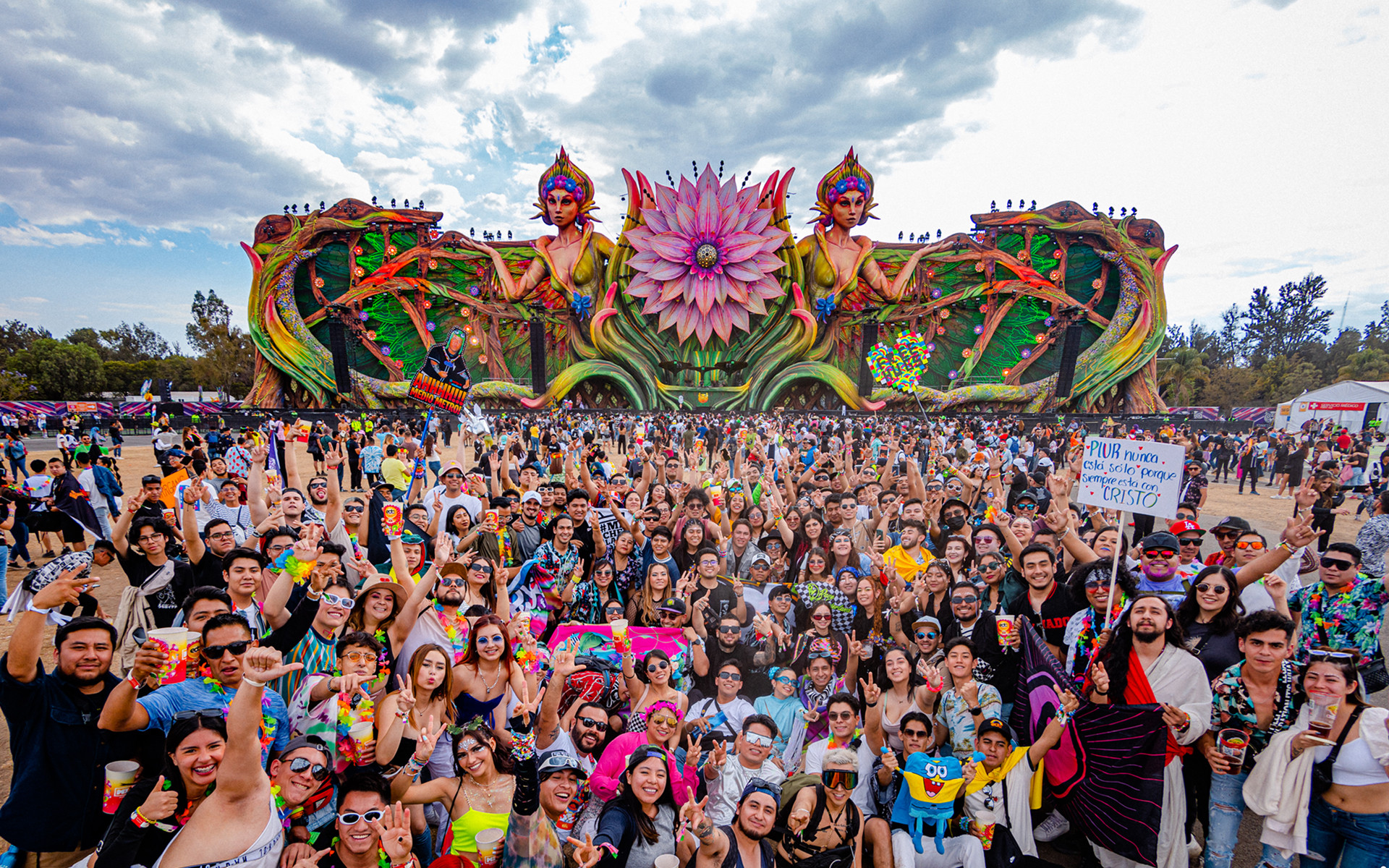La Mística del “Headliner” Invisible: La Comunidad EDC